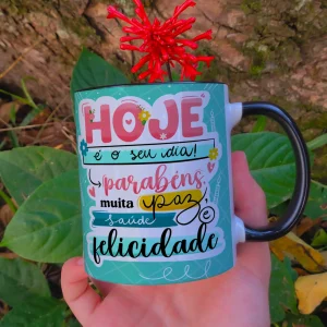 Caneca Feliz Aniversário Alça e Fundo Preto (Felicidade)
